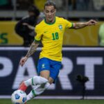 Antony Instagram - Feliz e honrado! Um passo de cada vez, ao lado de vocês, dos nossos sonhos!! Obrigado, galera!! Seguimos!! 🇧🇷👊🏽 @CBF_Futebol 📸 @nogueirafoto