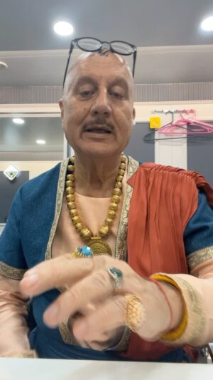 Anupam Kher Instagram - बार बार कॉमेडी की कोशिश जारी है !! 😂😂😂😂 This reel is made on the sets of #ChotaBheem ! 🙏😍