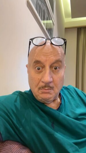 Anupam Kher Instagram - मैं तां बहोत ज़्यादा सोहना हाँ…😁😂😂😂😂😬🤣