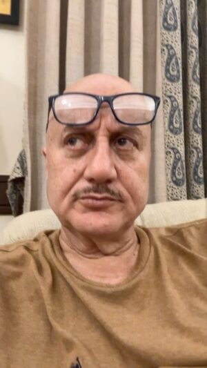 Anupam Kher Instagram - इस साल की पहली रील!!!! 😂🤣🤣😬❤️