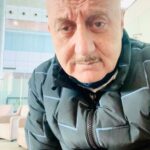 Anupam Kher Instagram - सच को तमीज़ ही नहीं बात करने की, झूठ देखो कितना मीठा बोलता है…. :) Delhi, India