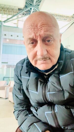 Anupam Kher Instagram - सच को तमीज़ ही नहीं बात करने की, 
झूठ देखो कितना मीठा बोलता है…. :)