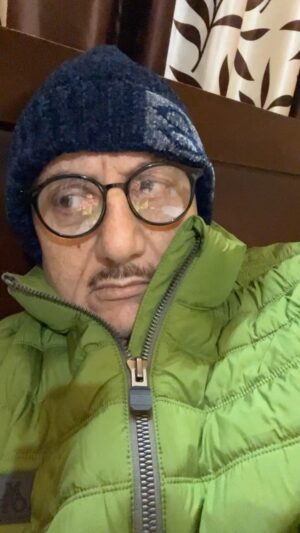 Anupam Kher Instagram - बस ऐसे ही रील बना डाली।कूल और कोल्ड, दोनों दिखने के लिए! 😬😎