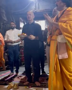 Anupam Kher Instagram - नासिक के समीप अदभुत #त्रिंबकेश्वरमंदिर में शिव जी महाराज की पूजा की।आप सब के लिये भी।सुखद अनुभूति हुई।शक्ति मिली।मन शांत हुआ।अंतिम तस्वीर में आपको मंदिर के गर्भ में स्तिथ शिवलिंग के संपूर्ण दर्शन होंगे! जय भोलेनाथ।जय शिव शंकर।हर हर महादेव! 🙏🕉🙏