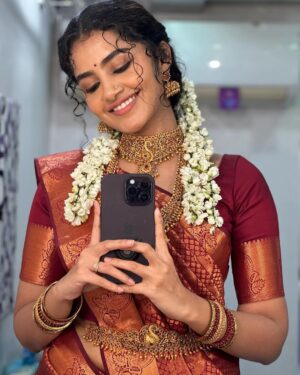 Anupama Parameswaran Instagram - When the bride got a little too excited listening to #Netruvarai 🥹❤️