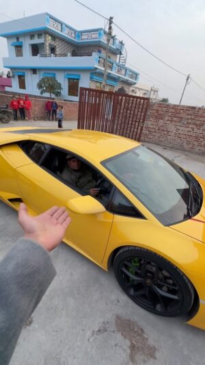 Anurag Dobhal Instagram - Middle Class Maa Baap Ka Poora Sapna ❤️🏆
.
.
.
#theuk07rider #lamborghini #huracan