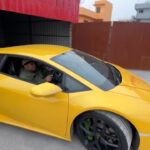 Anurag Dobhal Instagram - Maa Papa Ko Lamborghini Dilaney Ka Sapna Poora 🙏🏻❤️ . . . #theuk07rider #lamborghini #hurcan