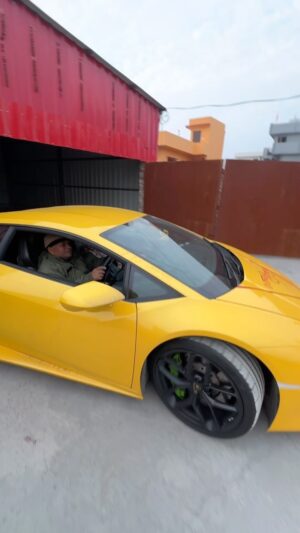 Anurag Dobhal Instagram - Maa Papa Ko Lamborghini Dilaney Ka Sapna Poora 🙏🏻❤️
.
.
.
#theuk07rider #lamborghini #hurcan