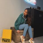 Anushka Sen Instagram - Shoecam 😉 #onitsukatiger #onitsukatigerindia @onitsukatigerindia