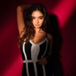 Anushka Sen Instagram - Mood 🖤🪩❤️‍🔥 . For @filmfare OTT Awards Wearing @fashionnova Hair @hairbyradhika Makeup @makeupbysalonij 📸 @miteshsphotography