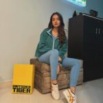 Anushka Sen Instagram - Shoecam 😉 #onitsukatiger #onitsukatigerindia @onitsukatigerindia