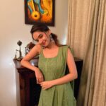 Anushka Sen Instagram - Lights and joy everywhere ✨ . Wearing: @lucknow_i_chikan