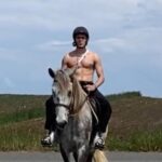 Arón Piper Instagram - 🐎🐎🐎 Home :)