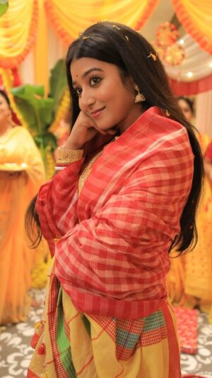 Aratrika Maity Instagram - দেখুন "মিঠিঝোরা", সোম - শুক্র @ 9:30pm, শুধুমাত্র Zee Bangla-র পর্দায়।

#MithiJhora #ZeeBangla #ZeeOnTheGoReels #MithiJhoraReels #ZBReels #ZbrDec23