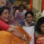 Aratrika Maity Instagram - বাবার মৃত্যুতে সংসারের সব দায়িত্ব নিজের কাঁধে তুলে নিলো রাই। নিজের বোনের বিয়ে দিতে করলো নিজের ভালোবাসার আত্মত্যাগ! দেখুন "মিঠিঝোরা" এই বৃহস্পতি ও শুক্রবার @ 9:30pm, শুধুমাত্র Zee Bangla-র পর্দায়। #MithiJhora #ZeeBangla