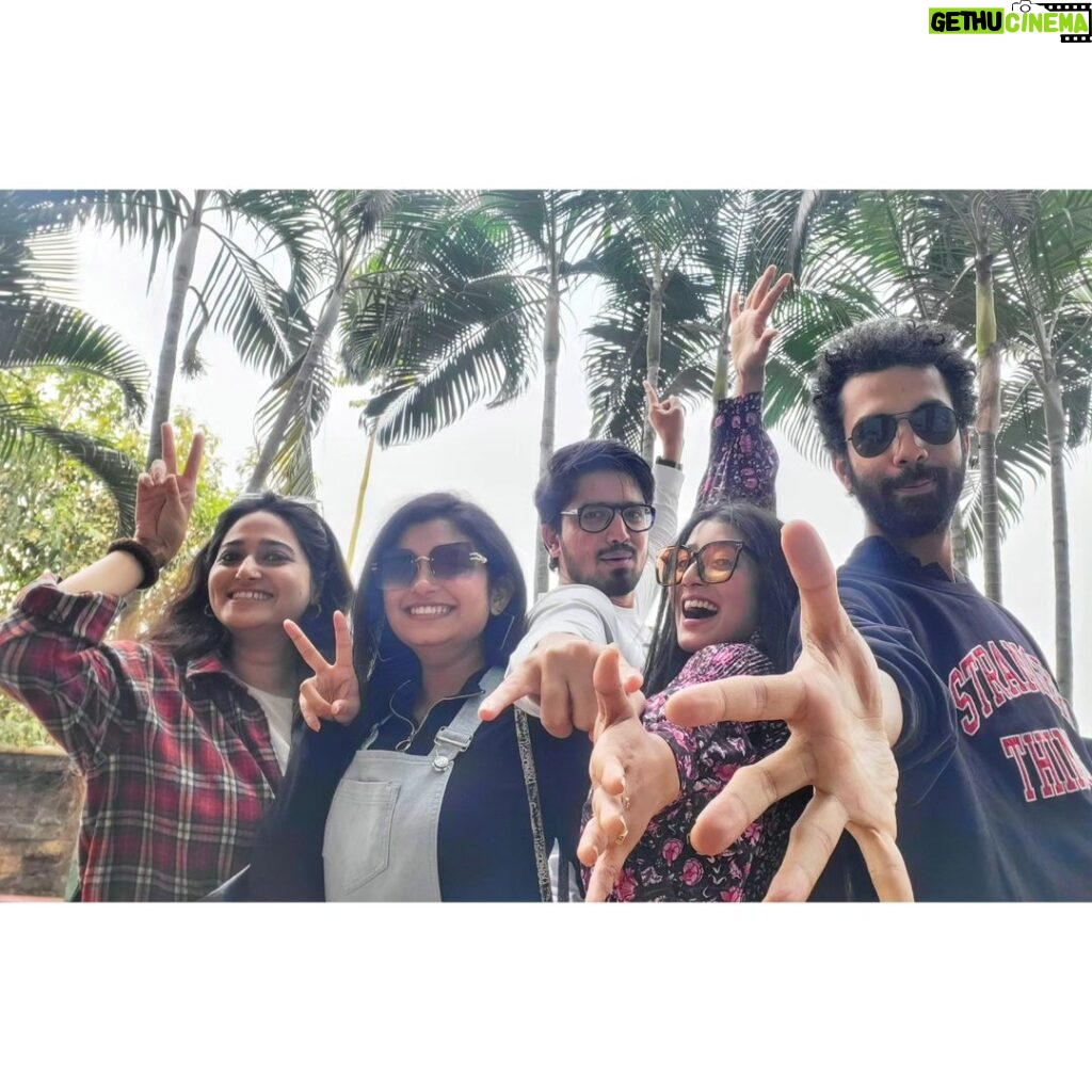 Aratrika Maity Instagram - The world is ours ❤️ This group = all I need ❤️ #MithiJhora #picnic