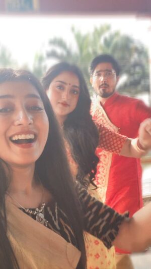 Aratrika Maity Instagram - Randomly! 🙊
#MithiJhora #ZeeBangla