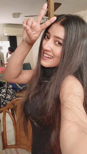 Aratrika Maity Instagram - My 2023!❤️

Cheers to a new year! May the new year carry you one step in the direction of your wishes!🥳🧿😍🙏
#thankyougodforeverything🙏
#milesto