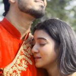 Aratrika Maity Instagram - তোমাকে যখন দেখি, তার চেয়ে বেশি দেখি যখন দেখি না। সন্ন্যাসীর মতো হাহাকার করে উঠি- দেখা দাও, দেখা দাও, পরমুহূর্তেই ফের চোখ মুছি। হেসে বলি, তুমি যেখানেই যাও, আমি সঙ্গে আছি! 💞 📽️@riyaaganguly_official #raishourya #MithiJhora #ZeeBangla