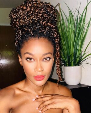 Ariel D. King Instagram - My top didn’t fit in the crop.🥴 #selfie