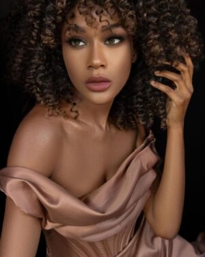 Ariel D. King Instagram - @tinamitartistry ✨ it’s a good time for some mystery.

#portrait #beauty #glow