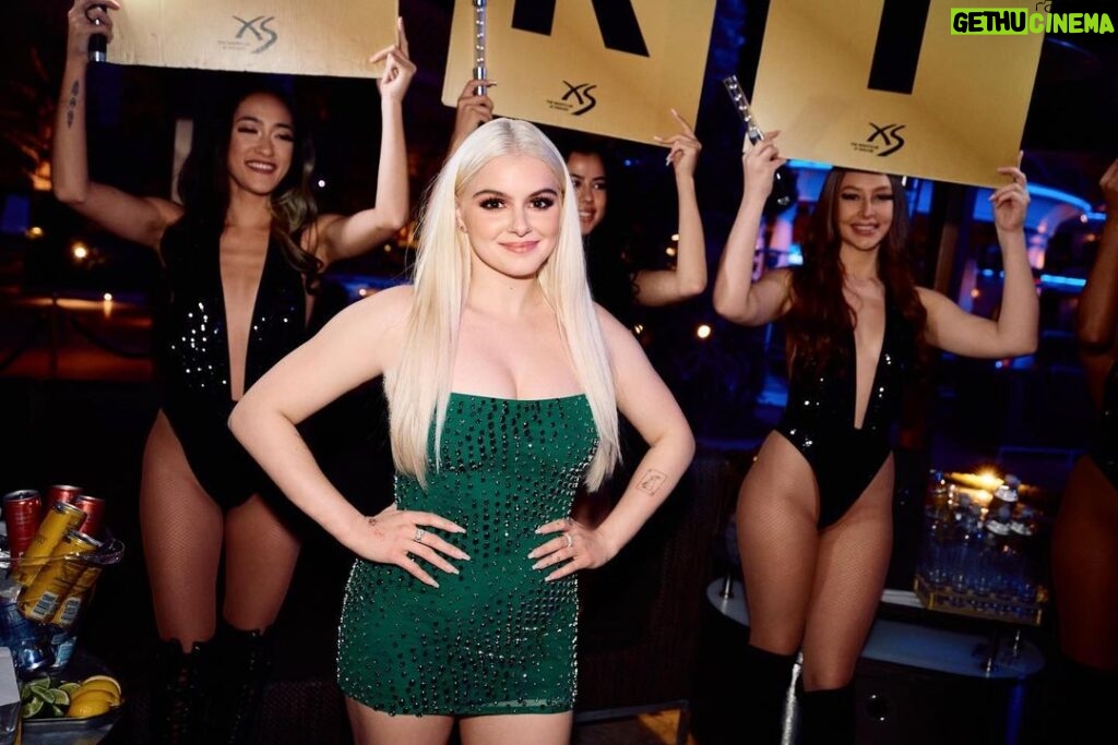 Ariel Winter Instagram - 25 years + 2 days old 🫶 Thank you so much @xslasvegas @wynnlasvegas @jasminmedar 🎉🎉🎉🎉 Celebrated 25 with my favorite people in my favorite city ❤️ 🥹 Encore Theater at Wynn Las Vegas