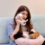 Arishfa Khan Instagram - Spending time with my cuties🫶🏻❤️🥺🌎 They are 1 month old now (26 dec)🥹 @arishfa.petsss #catsofinstagram #kittens #animalhumanbond