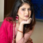 Arishfa Khan Instagram - Me to my food: So beautiful so elegant Just looking like a Woww😍💗 PS: one of my fav’s (Tawa pulao and daal chawal)😋