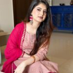 Arishfa Khan Instagram - Me to my food: So beautiful so elegant Just looking like a Woww😍💗 PS: one of my fav’s (Tawa pulao and daal chawal)😋