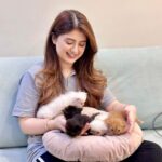 Arishfa Khan Instagram - Spending time with my cuties🫶🏻❤️🥺🌎 They are 1 month old now (26 dec)🥹 @arishfa.petsss #catsofinstagram #kittens #animalhumanbond