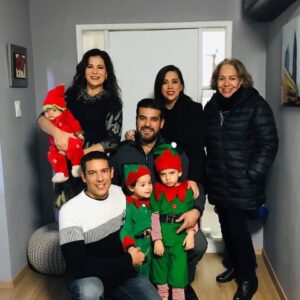 Arleth Terán Instagram - Navidad 2019, que lindo que lleguen más duendecillos a la familia,  @leonalexanderlaet @roccoteran roccoteran  @monicadiazde que lindo tenerlos a todos reunidos, gracias @aurelioperezbarcenas por tanto apapacho, que bonito es lo bonito. #familia #amor #celebraciones  #union #alegria 🌟🎄🌞👼🏻
