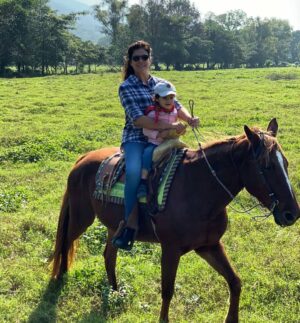 Arleth Terán Instagram - Una de mis grandes pasiones es hacer largas cabalgatas y que mejor compañía que @leonalexanderlaet quien heredó mi gusto por los caballos. Esta es otra relajante actividad que se puede realizar en	 @haciendadelosmarcos lugar precioso donde nos hospedamos en #lahuastecaPotosína muy agradecida por todas sus atenciones GRACIAS @andypanda___ @analucilagr por todas tus atenciones, Adriana y Jesús nos consintieron mucho. 😘 ♥️ 🏇🇲 🇽@ivanfloresfoto @turismovalles