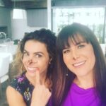 Arleth Terán Instagram - Y que nos embarran de pastel de chocolate así nomas, en una escena de #estahistoriamesuena con mi adorada @susylu que rico trabajar contigo. Próximamente por @canalestrellas #mentiras Estado de México