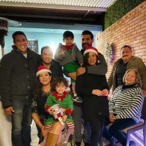 Arleth Terán Instagram - Navidad 2019, que lindo que lleguen más duendecillos a la familia,  @leonalexanderlaet @roccoteran roccoteran  @monicadiazde que lindo tenerlos a todos reunidos, gracias @aurelioperezbarcenas por tanto apapacho, que bonito es lo bonito. #familia #amor #celebraciones  #union #alegria 🌟🎄🌞👼🏻