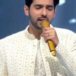 Armaan Malik Instagram – Get ready to experience a rollercoaster of emotions as our song #MarneSePehle makes it’s national television debut on Indian Idol 🥹❤️

Watch this performance and the rest of the Diwali Family Wali episode on @sonytvofficial tomorrow night at 8pm. Loads of surprises in store for y’all, so stay locked in! 

Song: Marne Se Pehle from the album “Only Just Begun”
Music: @amaal_mallik 
Lyrics: @kunaalvermaa
Music Producer: @vaibhavpani 
Label: @alwaysmusicglobal / @warnermusicindia 

Outfit: @svacouture 
Styling: @malvika_tater 

@shreyaghoshal @vishaldadlani @kumarsanuofficial @obomtangu_16 @fremantleindia #IndianIdol #DiwaliSpecial #MarneSePehle #OnlyJustBegun