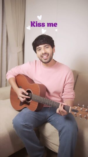 Armaan Malik Instagram - One bite of the new Cadbury Silk Ganache is all it took to bring out the French singer in me ;) 

You guys have to try the Silk that #FeelsLikeAFrenchKiss today!
Original Melody by @amarmangrulkar

#SilkGanache