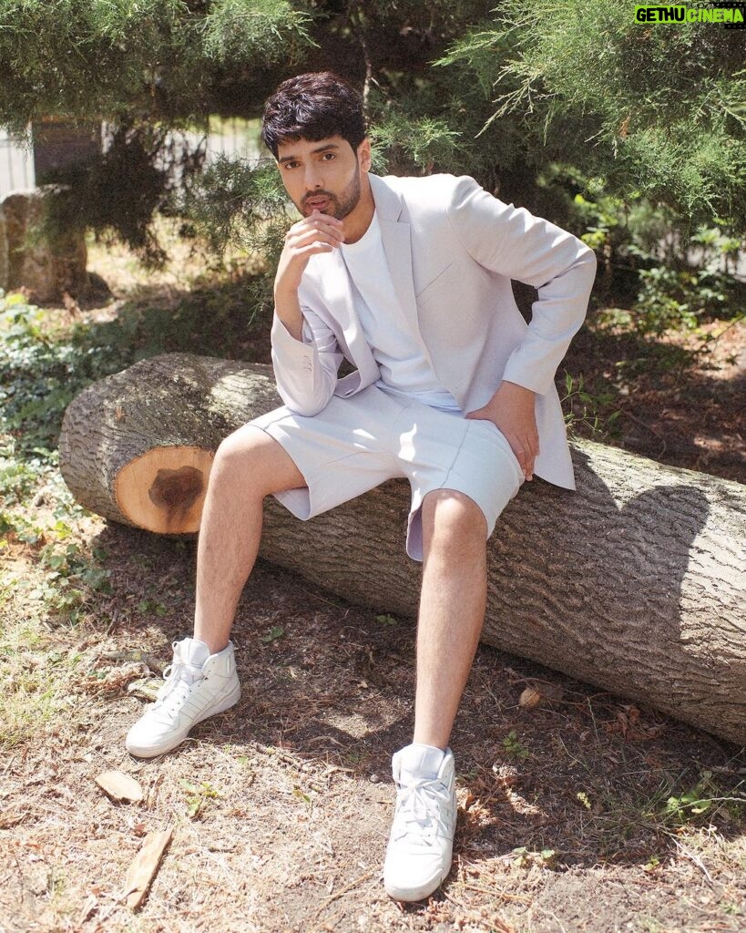 Armaan Malik Instagram - a lil’ park photoshoot i did in london for @1883magazine 📸 photos @jackalexanderuk interview @susanhansen_ hmu @aneelia_mua London, United Kingdom