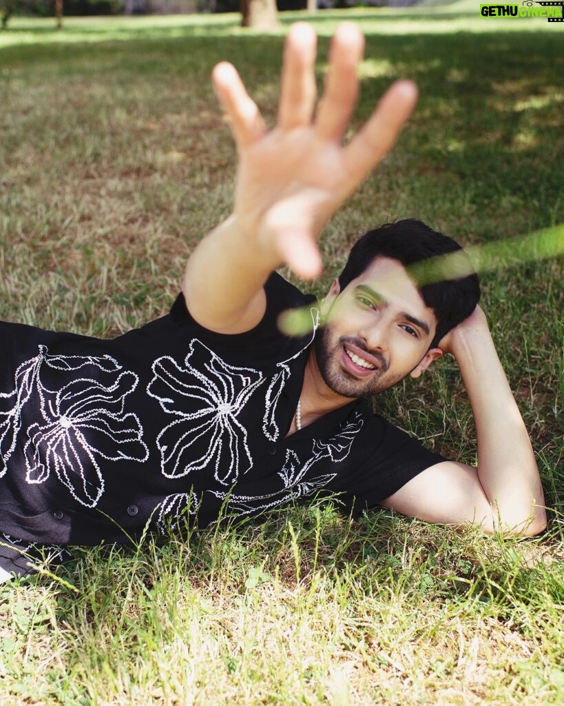 Armaan Malik Instagram - a lil’ park photoshoot i did in london for @1883magazine 📸 photos @jackalexanderuk interview @susanhansen_ hmu @aneelia_mua London, United Kingdom