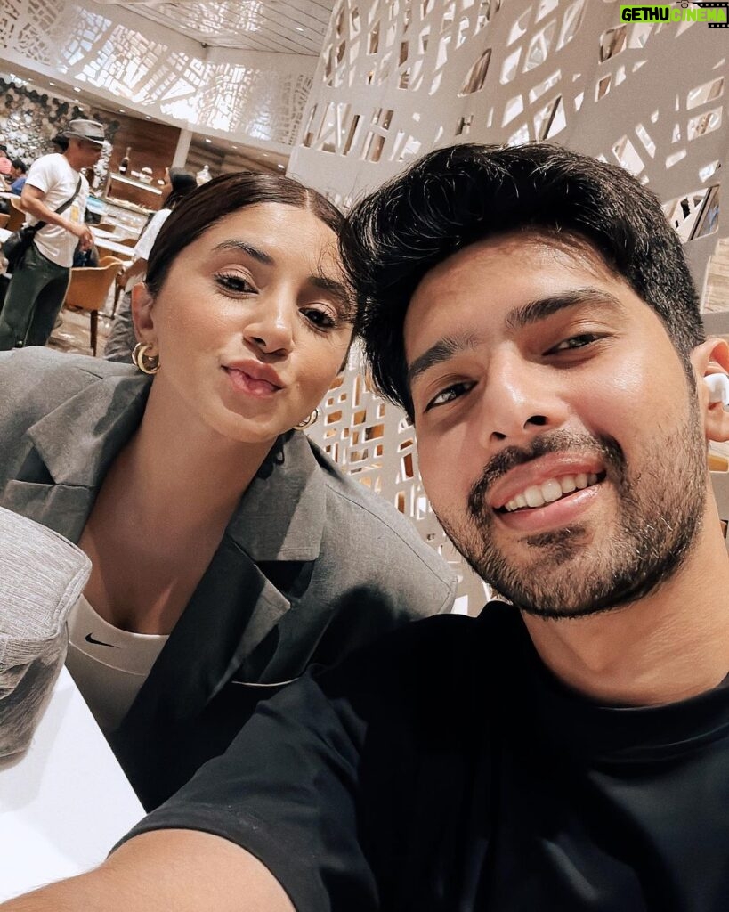 Armaan Malik Instagram - happy 30th to my favourite human. you’ve been here on this planet for 10,957 days and even though I’ve been a part of your life only for 2,384 of those, it feels like it’s been a lifetime knowing you. kasam se, doing nothing with you is better than doing anything with anybody. love you @aashnashroff ❤️
