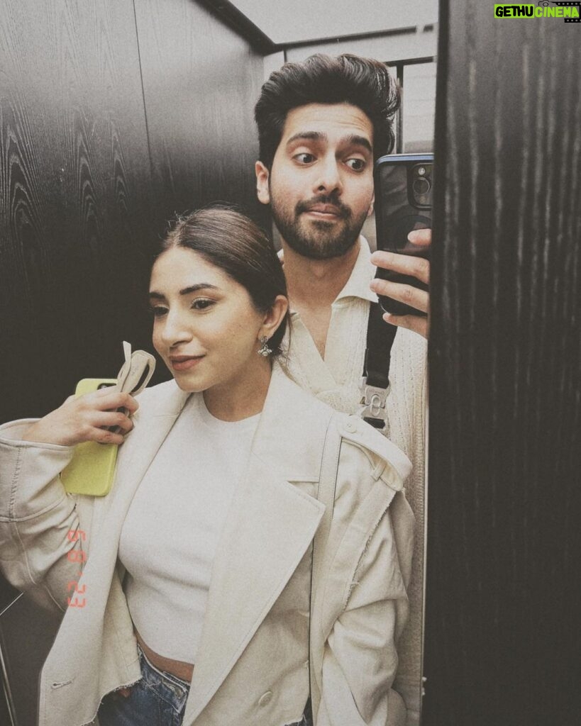 Armaan Malik Instagram - happy 30th to my favourite human. you’ve been here on this planet for 10,957 days and even though I’ve been a part of your life only for 2,384 of those, it feels like it’s been a lifetime knowing you. kasam se, doing nothing with you is better than doing anything with anybody. love you @aashnashroff ❤️
