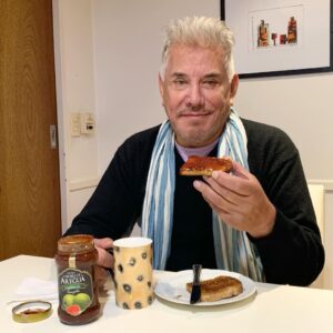 Arnaldo André Instagram - Hermosa tarde para un té y tostadas con mermelada de guayaba, la más rica, la de SABORES DE AREGUA’