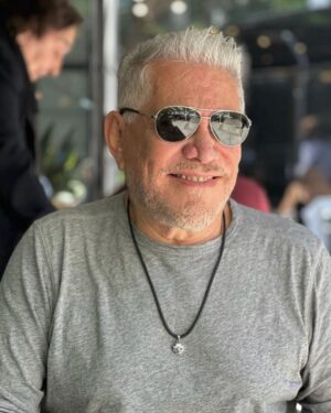 Arnaldo André Instagram - Amigos de Paraguay: en 15 días me encuentro con Uds y agradecer el cariño demostrado durante años de carrera .
Gracias, Salemma!