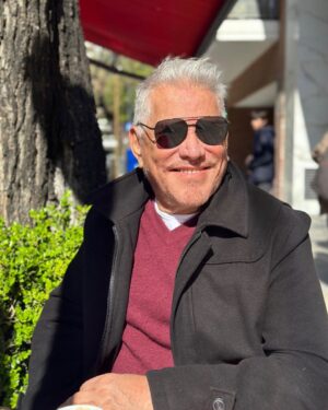 Arnaldo André Instagram - Homenaje a la hora del sol…
