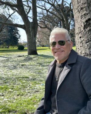 Arnaldo André Instagram - Este finde largo, viernes , sábado y domingo, te esperamos en Mardel!
Teatro Carreras, para divertirte con El Enganche!
Con Paula Volpe y dirección de Osbaldo Laport