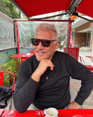 Arnaldo André Instagram - Nada más apropiado que “gracias a Dios , que me ha dado tanto...”