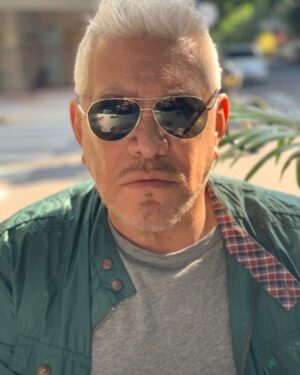 Arnaldo André Instagram - Gracias @robertogomez7607 por tus habilidosas manos y mágicas tijeras