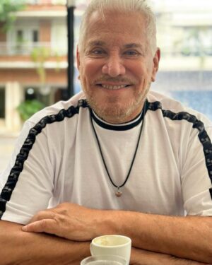 Arnaldo André Instagram - A sonreírle al mal tiempo…..