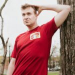 Arnaud Soly Instagram - Belle nouvelle ! La collection de vêtements CLUB SOLY est maintenant disponible en ligne!👚👕 L i e n d a n s m a b i o 📸 : @dlenezet 👕 : @tameloboutique Laquelle vous préférez? 😅