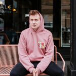 Arnaud Soly Instagram - Belle nouvelle ! La collection de vêtements CLUB SOLY est maintenant disponible en ligne!👚👕 L i e n d a n s m a b i o 📸 : @dlenezet 👕 : @tameloboutique Laquelle vous préférez? 😅