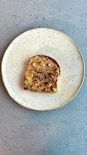 Arnaud Soly Instagram - Quand je me prends pour @laurent.dagenais 
🍞🧈🥜 TOAST AU BEURRE DE PINOTTES 🥜🧈🍞

🎥 @amandewayup 
🍽️ @maison.stoi